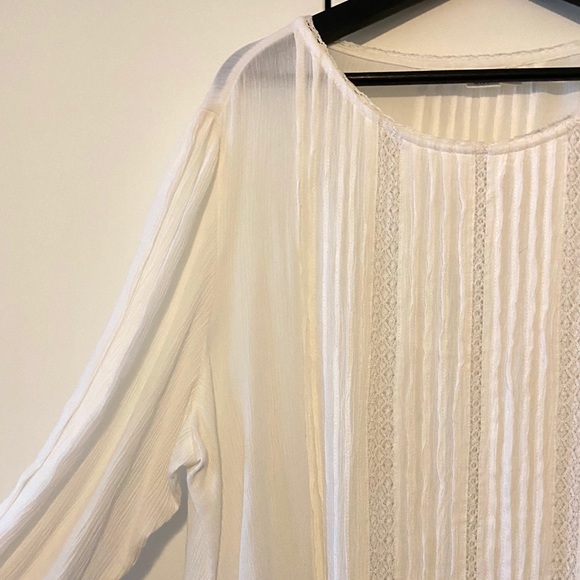Semi-sheer top with lace detail - Picture 2 of 6
